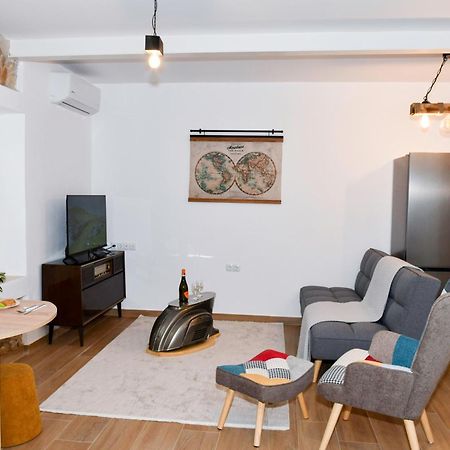 Captain Theo'S Modern Apartment Maria Lefkimi Extérieur photo